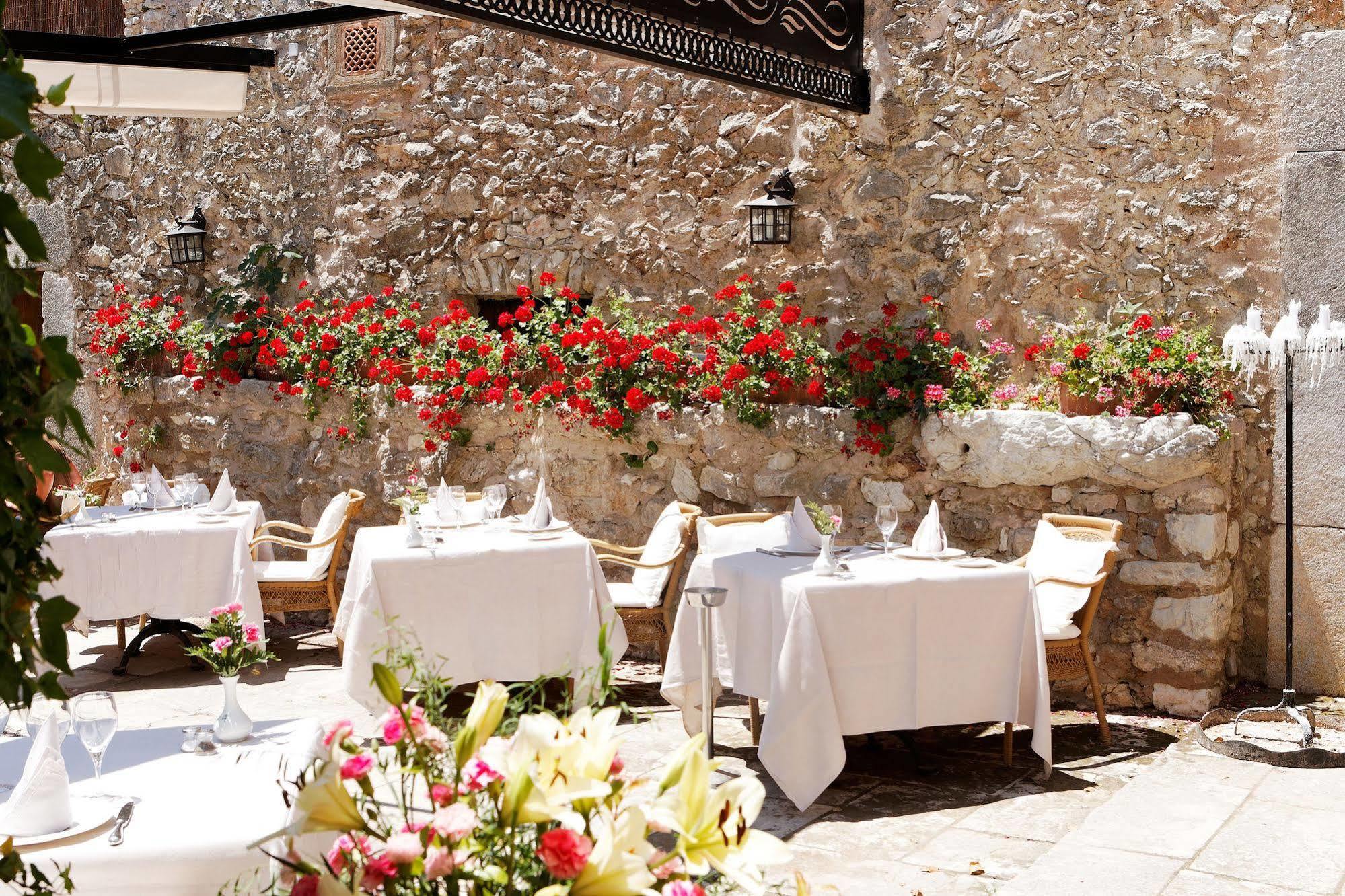 L'Hermitage Hotel & Spa Orient Bagian luar foto